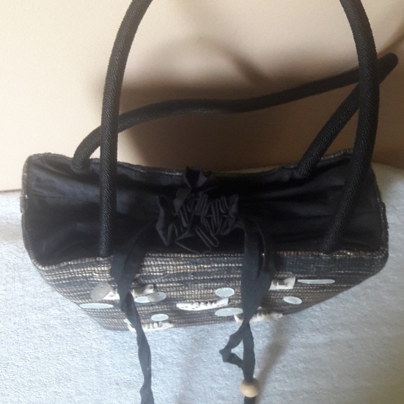 Handbag Decorated With Shells - Picture 6 of 7